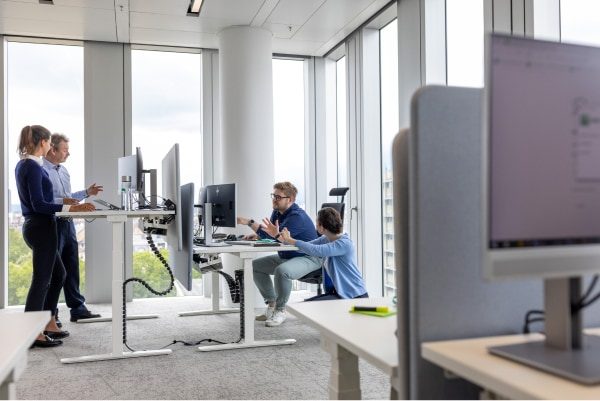 An office of BNP Paribas in Frankfurt with adjustable workstations